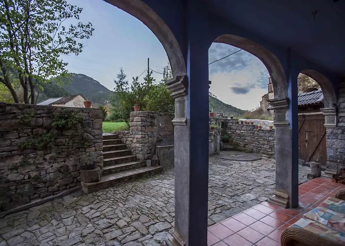 Casas Arana - Parque Nacional De Ordesa 호텔 *